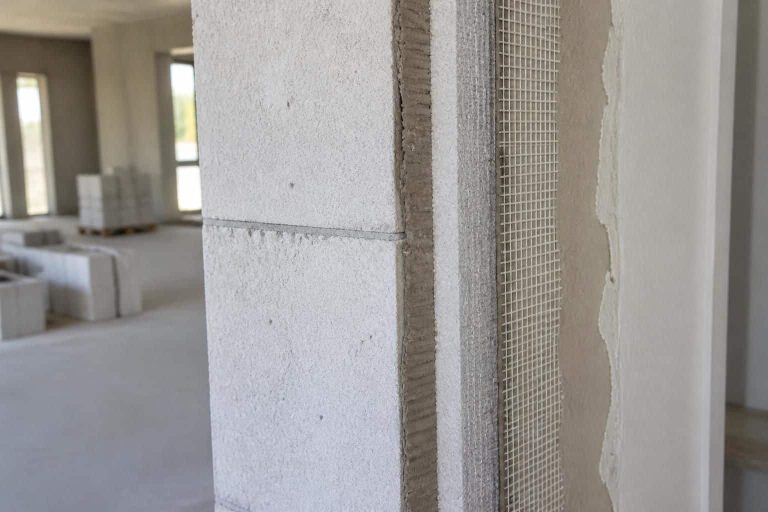 découvrez les avantages de l'association entre le béton cellulaire et la construction allégée des murs intérieurs pour une meilleure isolation, légèreté et durabilité dans vos projets de construction.