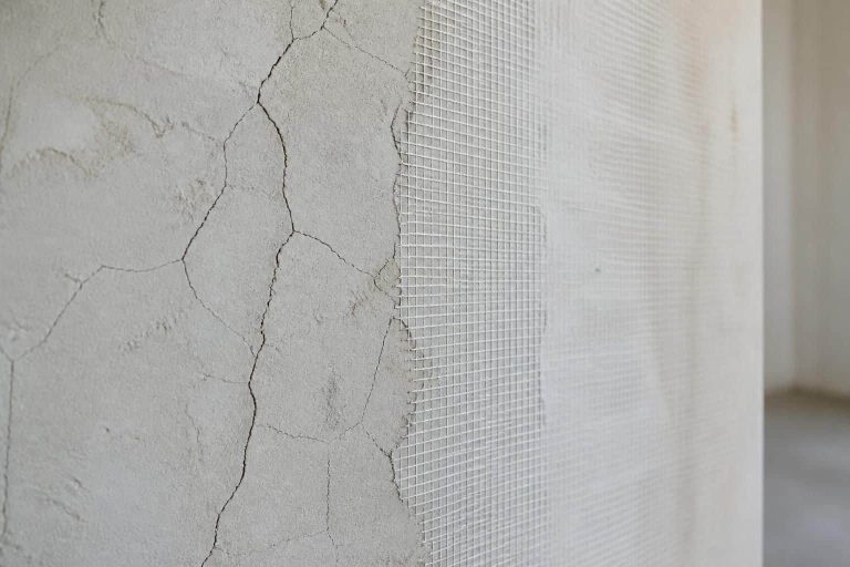 découvrez comment la toile de verre renforce efficacement la consolidation des murs fissurés, offrant une solution durable et esthétique pour vos réparations structurelles.