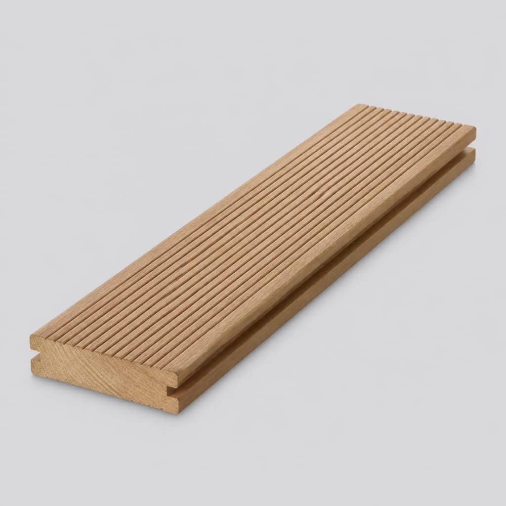 Terrasse en bois sur dalle béton, vue de face